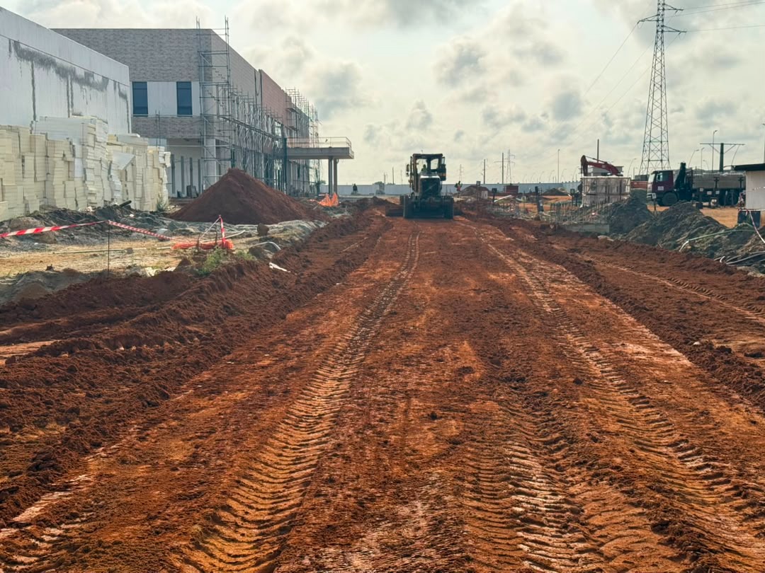 Chantier de voirie : terrassement et mise en forme de la voie